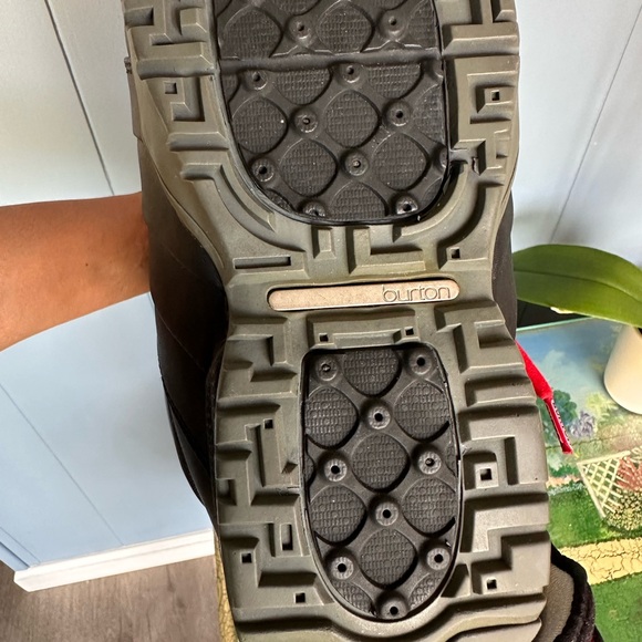 Burton Black and Red Women's Supreme Snowboard Boots - Picture 7 of 11